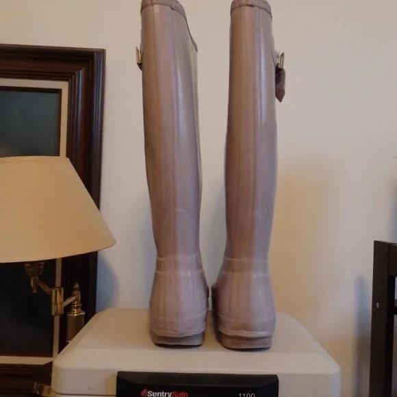 Tall Hunter rain boots wellies violet color size 9 good yard boots - Picture 3 of 5